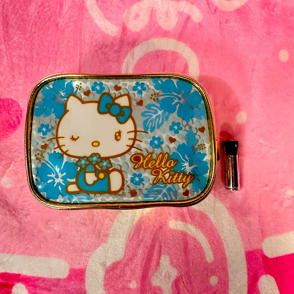 Unique and Rare Sanrio Smiles Hello Kitty Pouch. Year 2009.